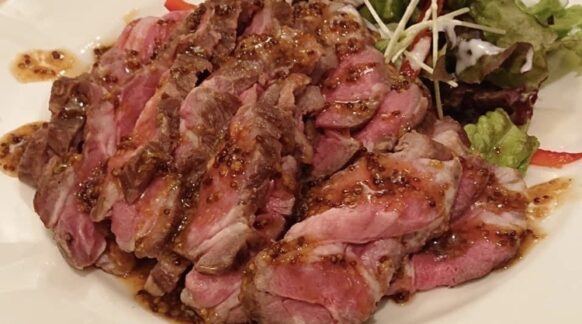 【告知支援】【サツノモスタッフ一緒にビストロdining我が家さんの忘年会にご参加頂ける方募集!!】【2025年12月5日(金)・6日(土) 19時～21時★各定員20名】『ビストロDining我が家忘年会』★メインテーマは「ローストラム」★お楽しみお土産くじ引きもあり★ビストロDining我が家さん主催の忘年会のご案内です♪★こちらはいつものコラボ企画ではなく、サツノモスタッフも一般参加者として参加させて頂き同席頂いた方と一緒に楽みましょうという企画です😉🍻