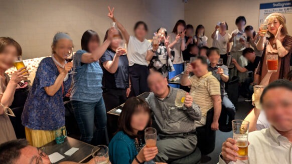 【2025年12月27日(土)　1部：15時～、2部：18時～】『いずみの開運忘年会』★当店元店長・藤原いずみさん主催のコラボ交流企画★今回は2025年の忘年会的に開催します★霊視鑑定士だからできる『2026年の運気アップ』のお話をします。錫杖〔しゃくじょう〕シャンシャン！による浄化で、一年の邪気を祓い、御先祖様が導くおみくじを引いて、来年の運勢のお話しを聞いたりと、他、盛りだくさんの内容となってます♪忘年会なので、参加された皆様とワイワイ楽しみましょう✨